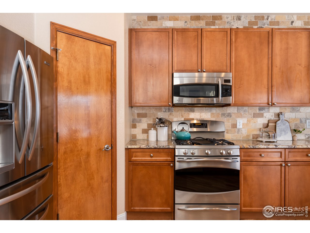 4101 Riley Drive Longmont, CO 80503 - Photo 10 of 40 Kitchen w/ Stainless Appliances and Granite Counters