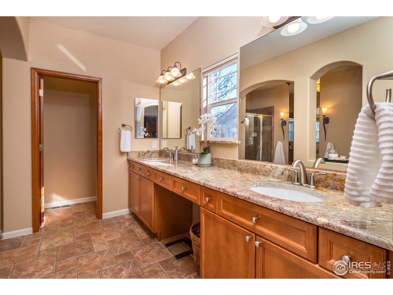 4101 Riley Drive Longmont, CO 80503 - Photo 21 of 40 5 Piece Luxury Primary Bath