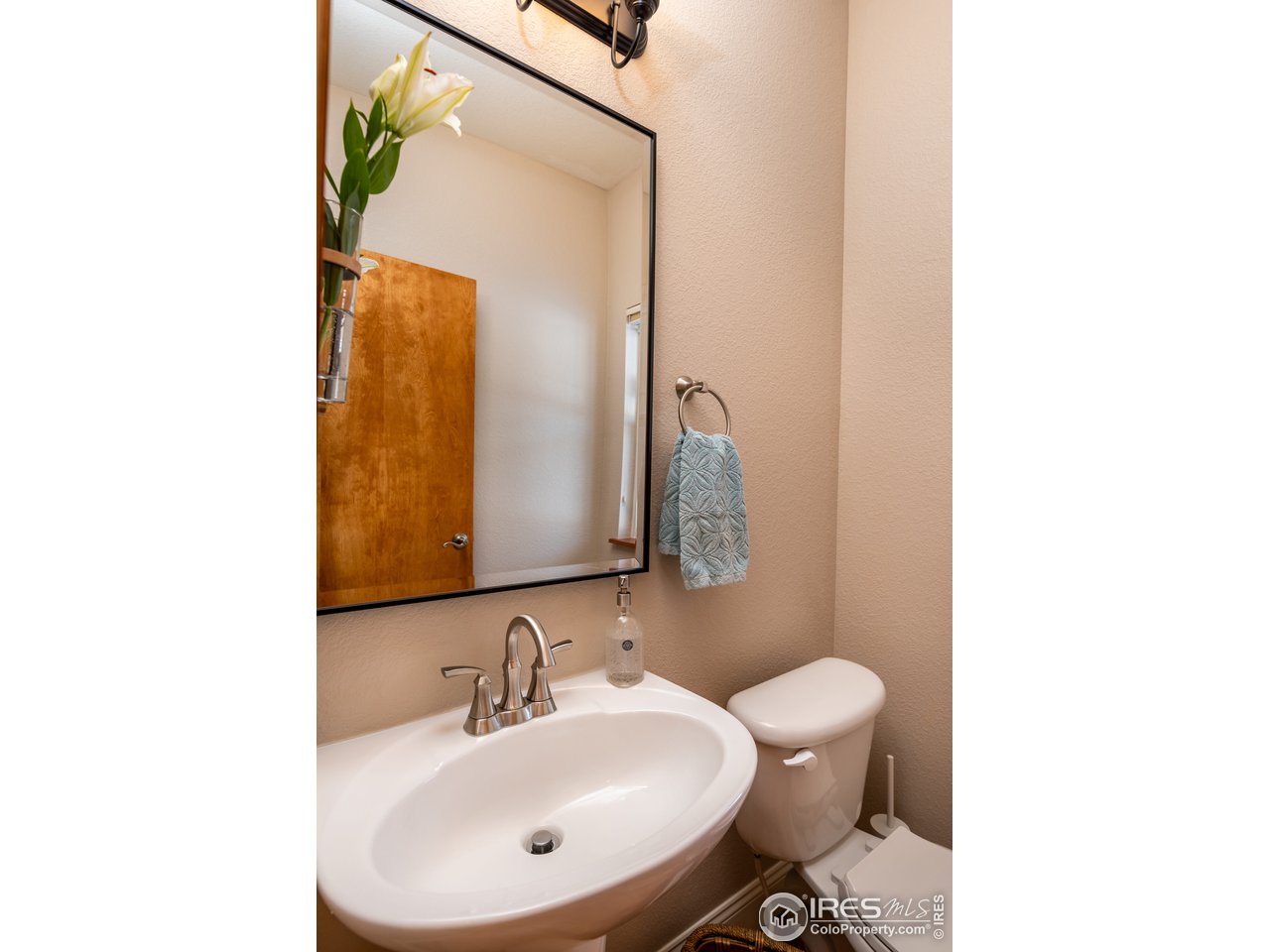 4101 Riley Drive Longmont, CO 80503 - Photo 7 of 40 Main Level Powder Room