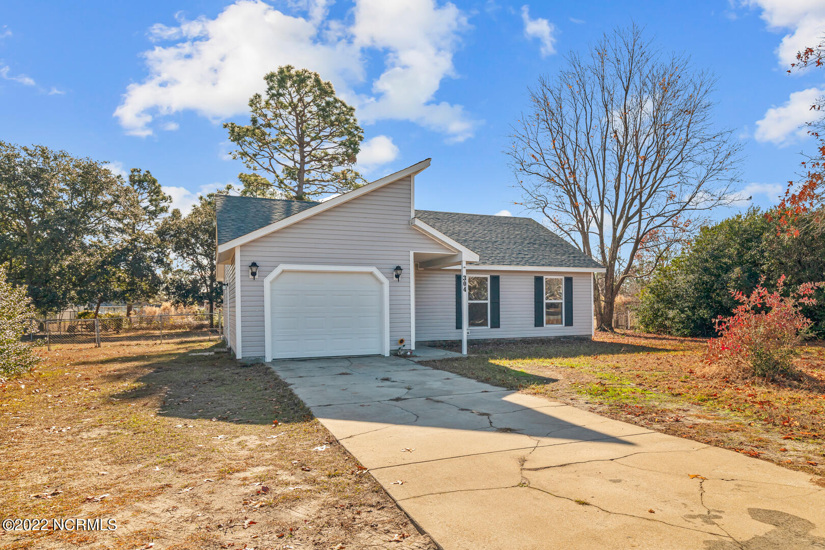 304 Crown Point Road Hubert, NC 28539 - Photo 2 of 29 2 (1)