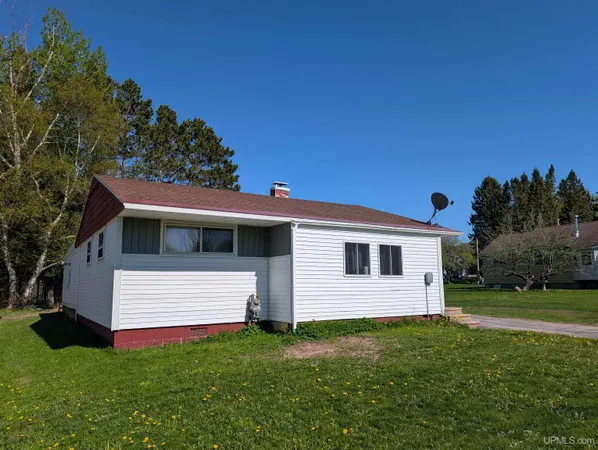 $141,000 | 1414 Center Street, Munising, MI 49862