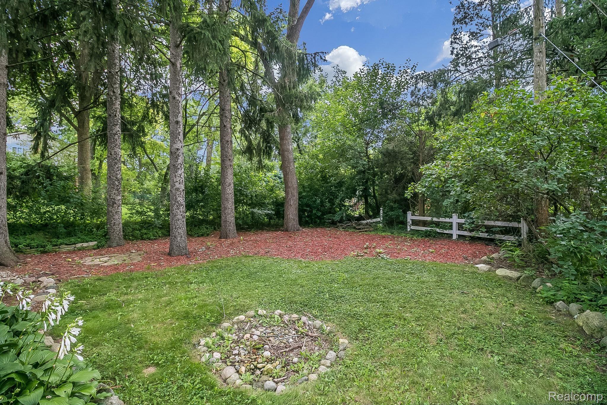2035 Devonshire Road Bloomfield Hills, MI 48302 - Photo 36 of 36 36.jpg