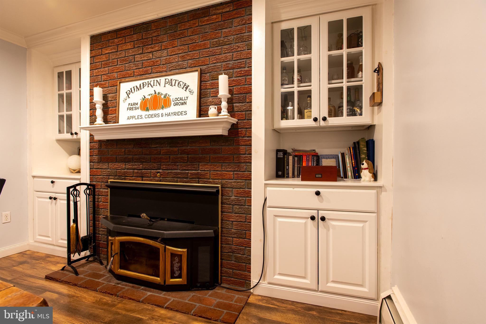 32 Ohio Trail Medford, NJ 08055 - Photo 6 of 25 a kitchen with windows and a fireplace