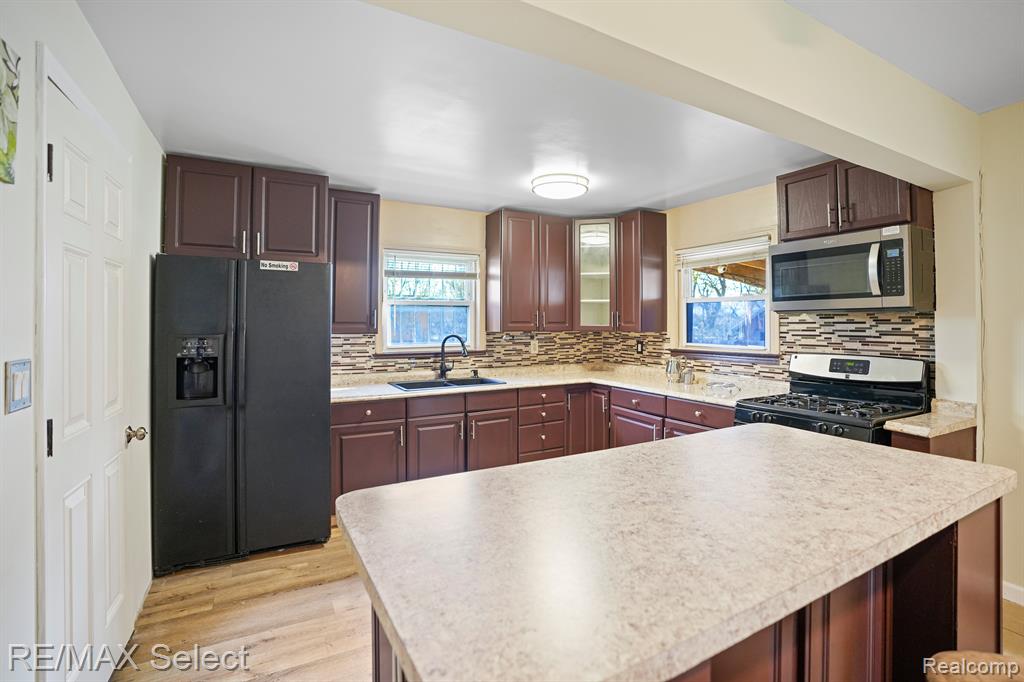 3369 Ridgeway Avenue Flint, MI 48504 - Photo 8 of 34