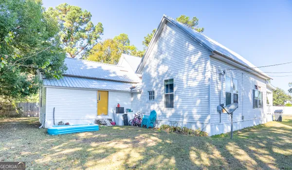 a view of a house with backyard and sitting area
