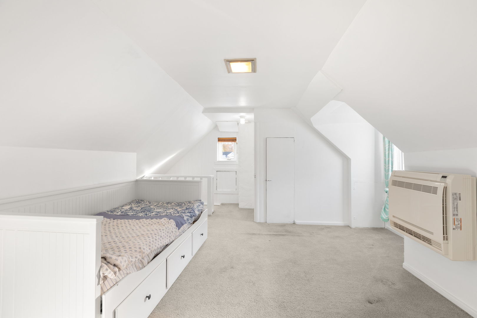 331 Granby Road Lake Forest, IL 60045 - Photo 14 of 23 a bathroom with a bathtub and a sink