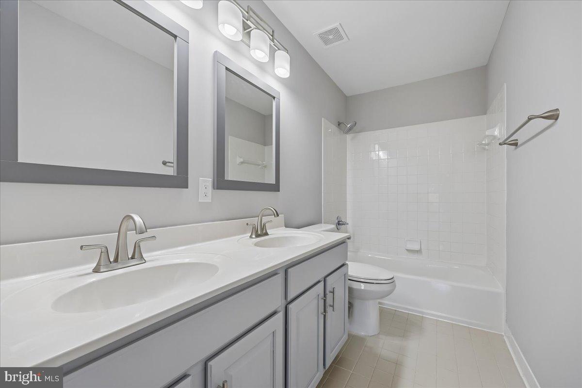 21712 Slidell Road Boyds, MD 20841 - Photo 17 of 32 Bathroom #2 upper lvl