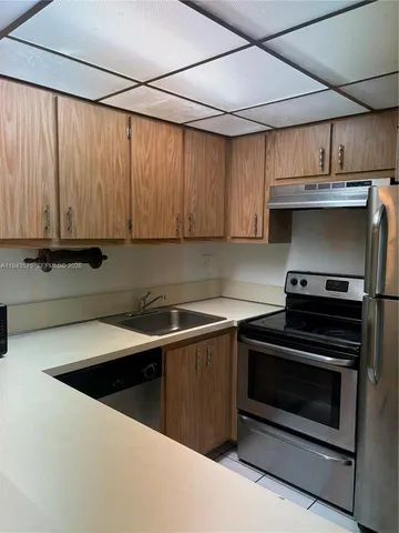 $1,950 | 5981 Washington Street, Unit 215, Hollywood, FL 33023