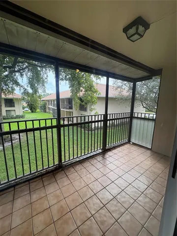 $1,950 | 5981 Washington Street, Unit 215, Hollywood, FL 33023