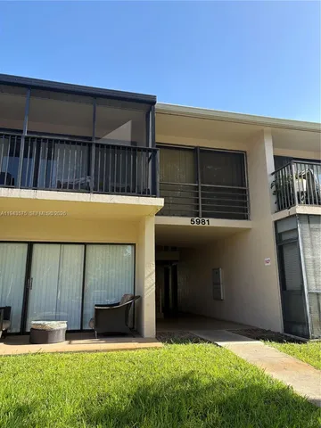 $1,950 | 5981 Washington Street, Unit 215, Hollywood, FL 33023