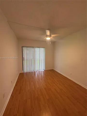 $1,950 | 5981 Washington Street, Unit 215, Hollywood, FL 33023