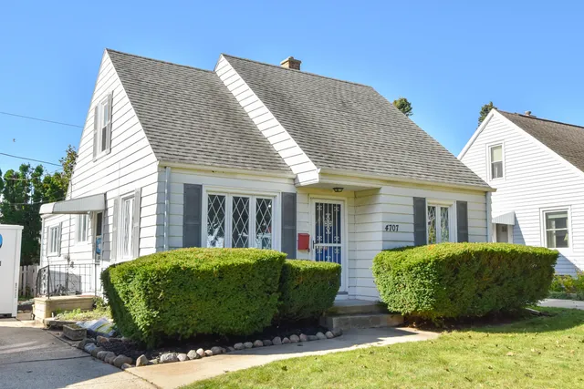 $239,000 | 4707 West Sumac Place, Milwaukee, WI 53219