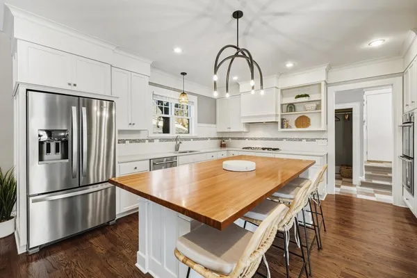 $1,700,000 | 185 West Lake Street, Excelsior, MN 55331