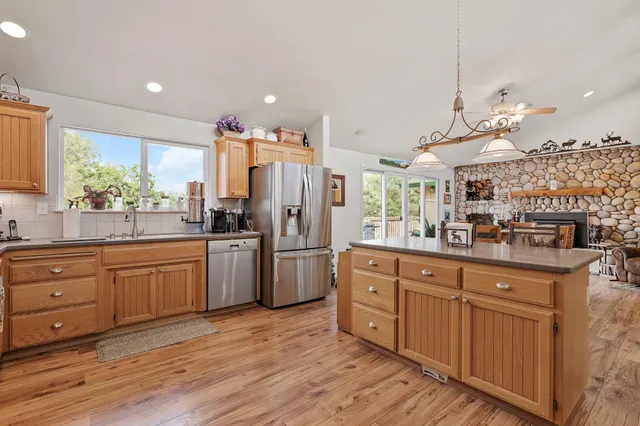 $599,000 | 6949 Rector Creek Road, Igo, CA 96047