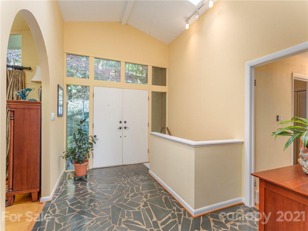 19 Bent Tree Road Asheville, NC 28804 - Photo 5 of 37 Gallery Image 5