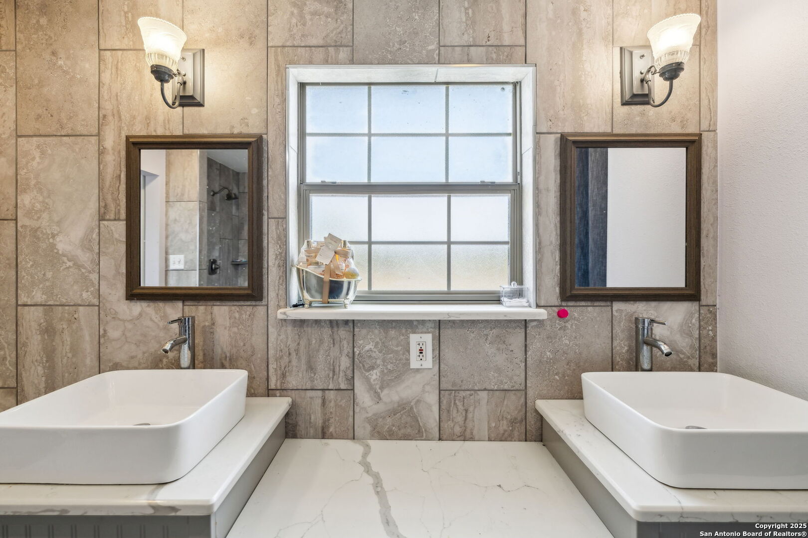 2355 Stuart Road Adkins, TX 78101 - Photo 22 of 46 a bathroom with a sink and a bathtub
