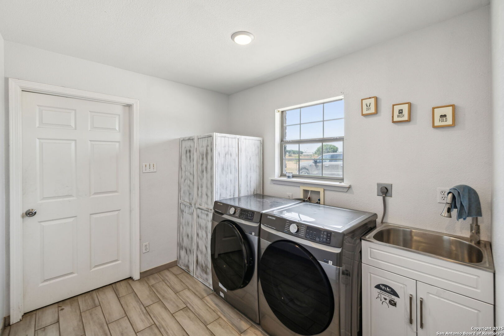 2355 Stuart Road Adkins, TX 78101 - Photo 3 of 46 a utility room with sink dryer and washer