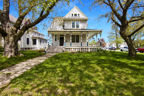 $1,700,000 | 445 East State Street, Traverse City, MI 49686