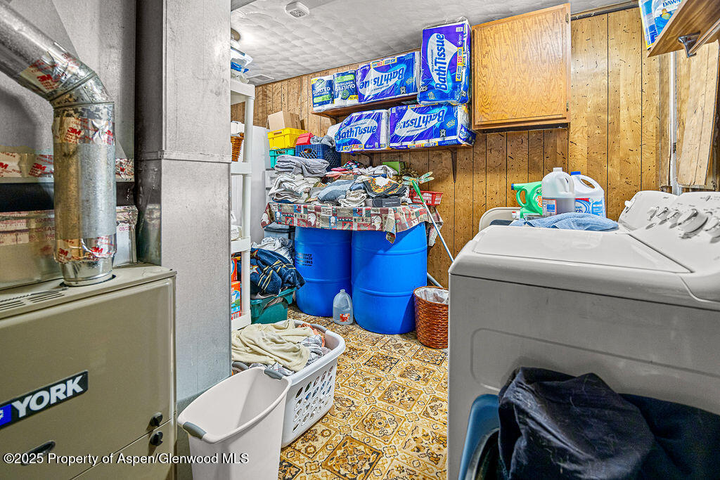 834 Ashley Road Craig, CO 81625 - Photo 17 of 38 a living room with furniture