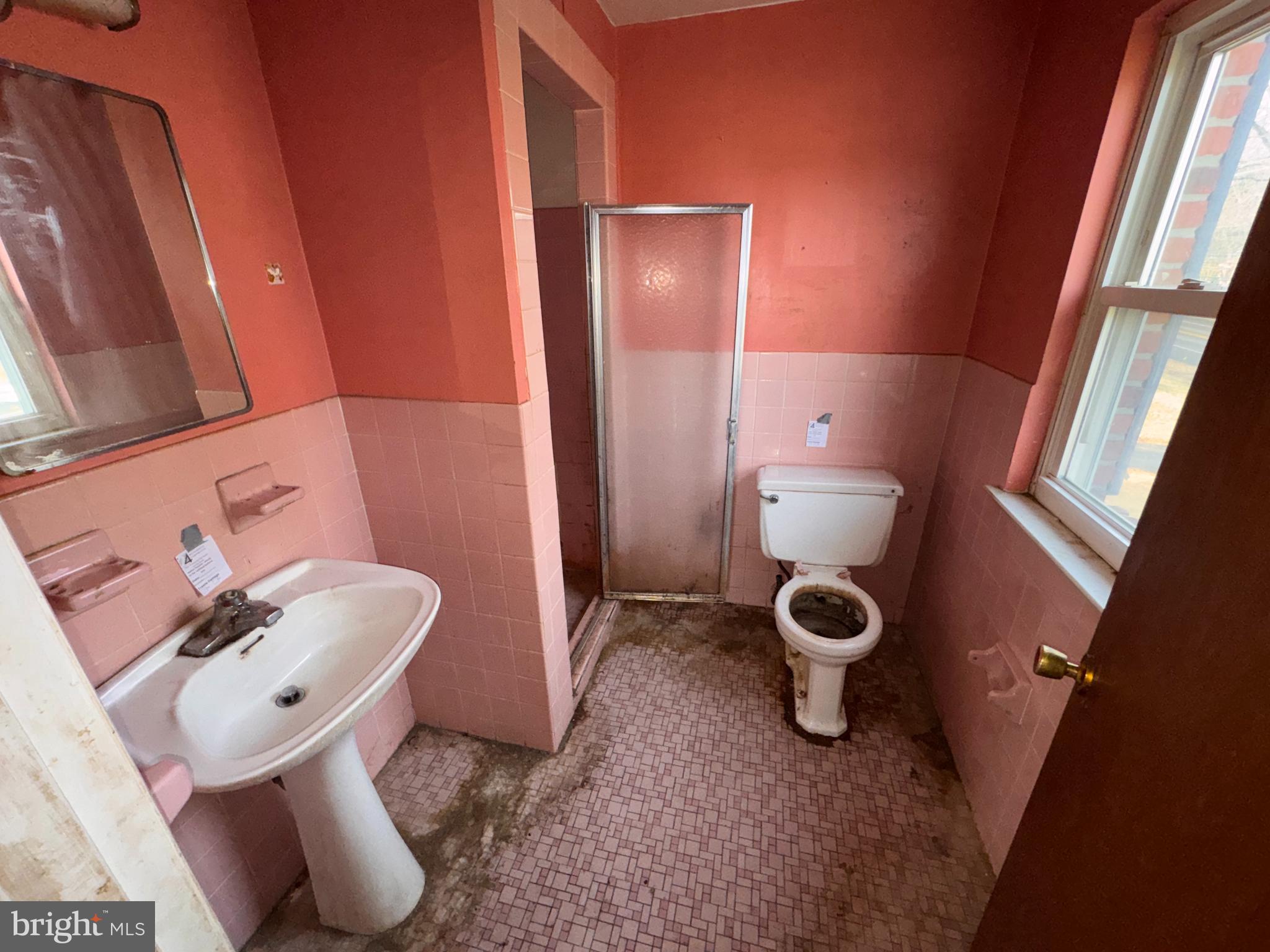 691 Media Line Road Broomall, PA 19008 - Photo 25 of 25 full bath in primary bedroom