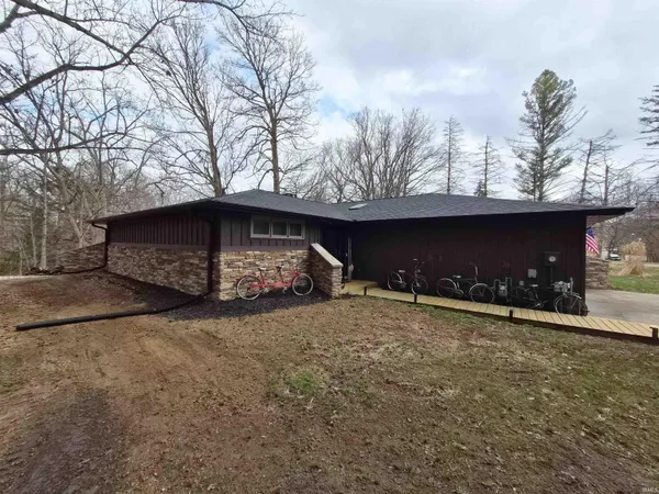 $292,000 | 564 East Pink Magnolia Drive, Winona Lake, IN 46590