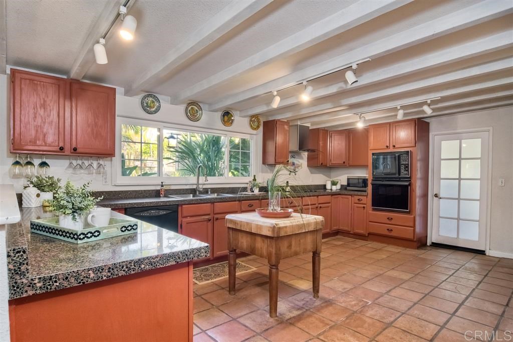 907 Normandy Road Encinitas, CA 92024 - Photo 11 of 25