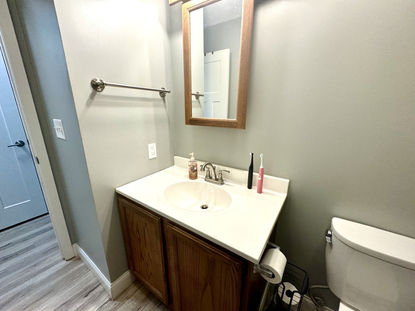 1015 South Maple Street Bloomington, IL 61701 - Photo 15 of 20 a bathroom with a sink toilet and mirror