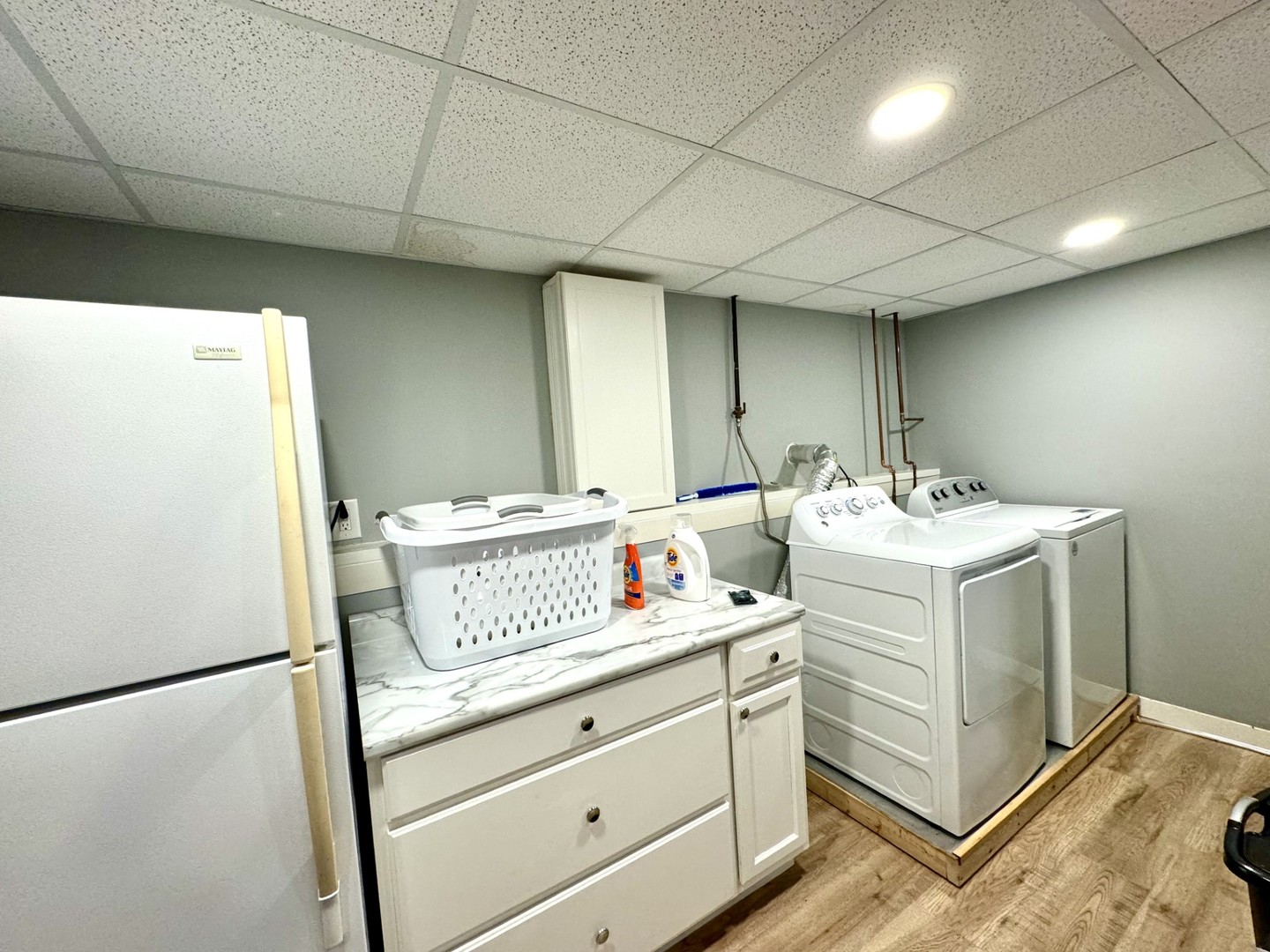 1015 South Maple Street Bloomington, IL 61701 - Photo 18 of 20 a utility room with washer and dryer