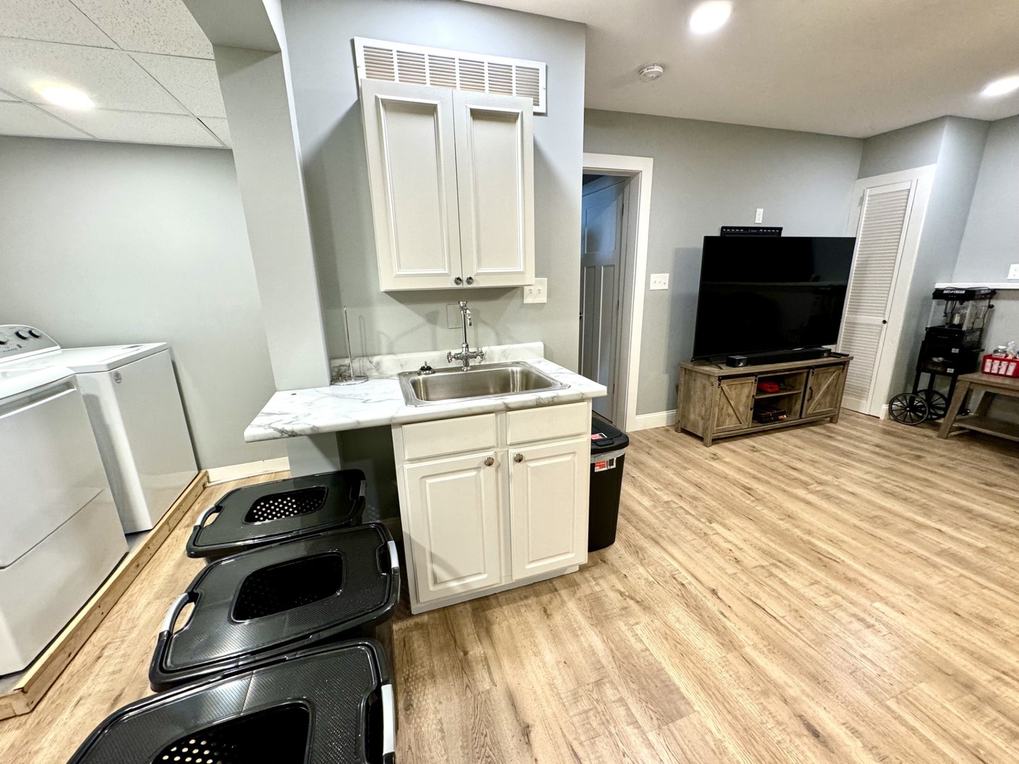 1015 South Maple Street Bloomington, IL 61701 - Photo 19 of 20 a kitchen with a sink stove and cabinets