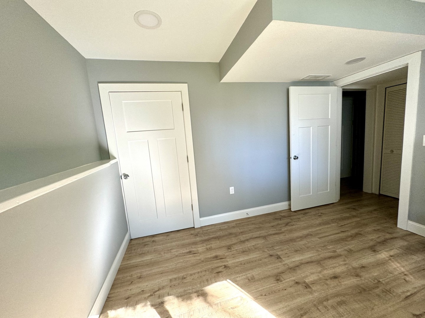 1015 South Maple Street Bloomington, IL 61701 - Photo 20 of 20 a view of an empty room and window