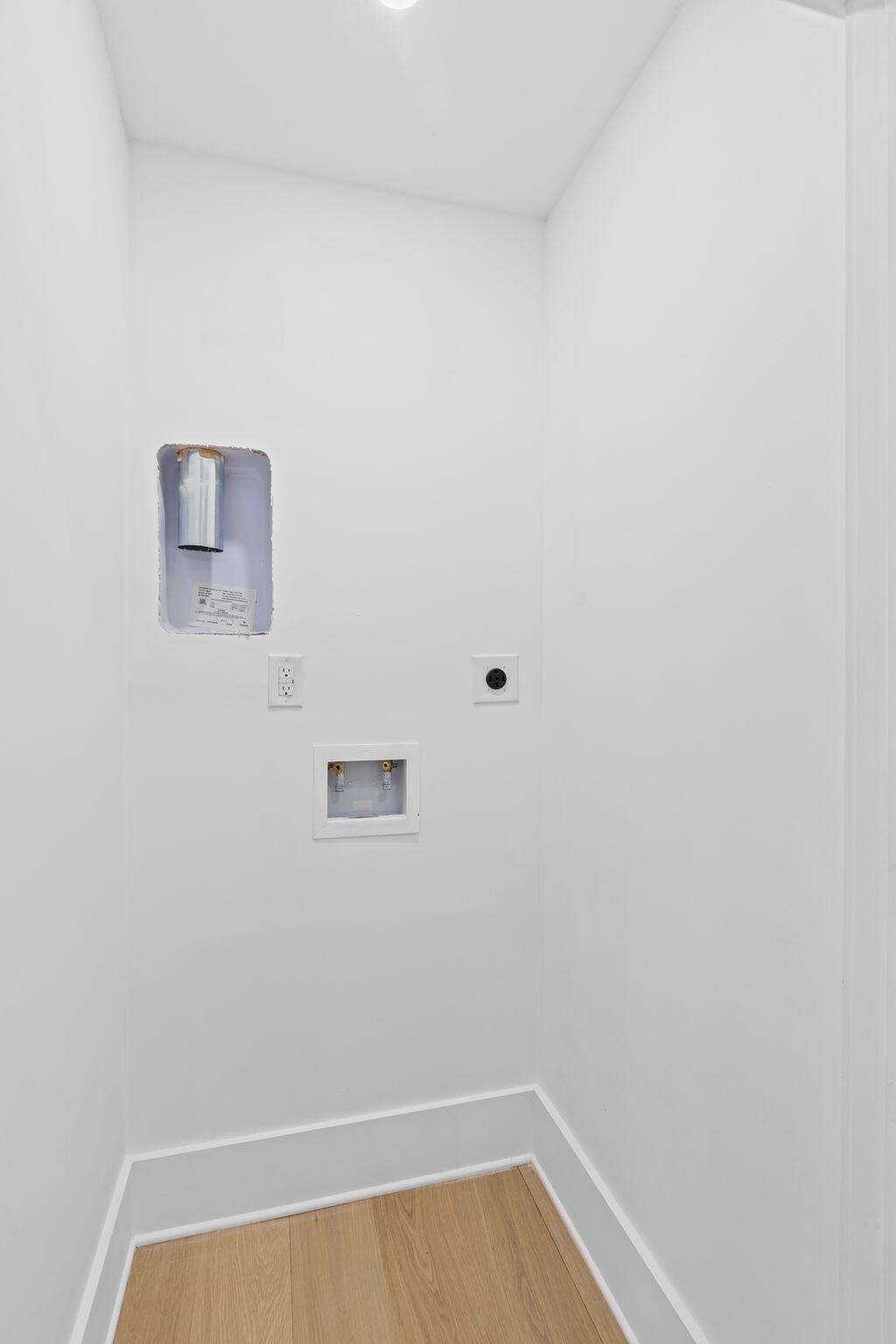7 Larnes Street Charleston, SC 29403 - Photo 22 of 42 Bathroom 1