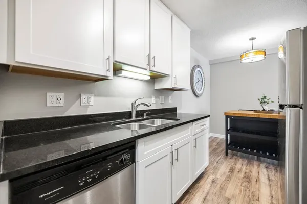 $139,500 | 3150 Excelsior Boulevard, Unit 101, Minneapolis, MN 55416