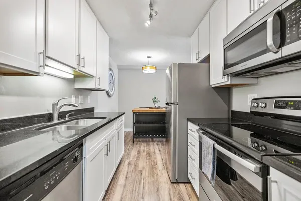 $139,500 | 3150 Excelsior Boulevard, Unit 101, Minneapolis, MN 55416