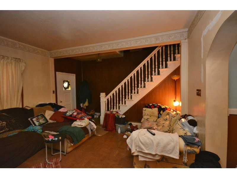 1000 Middletown Road Ingram, PA 15205 - Photo 2 of 17 Living Room.