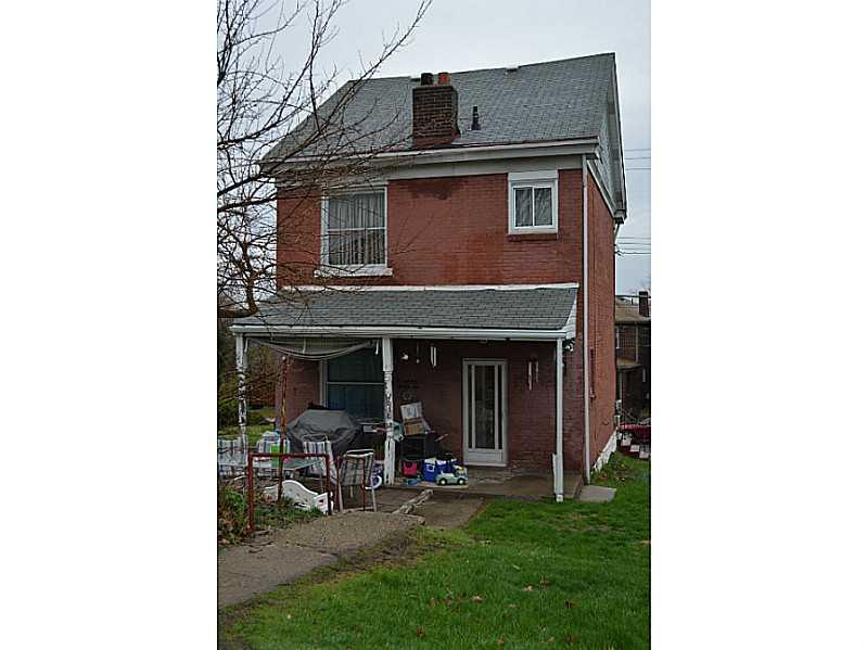 1000 Middletown Road Ingram, PA 15205 - Photo 12 of 17 Exterior Back.