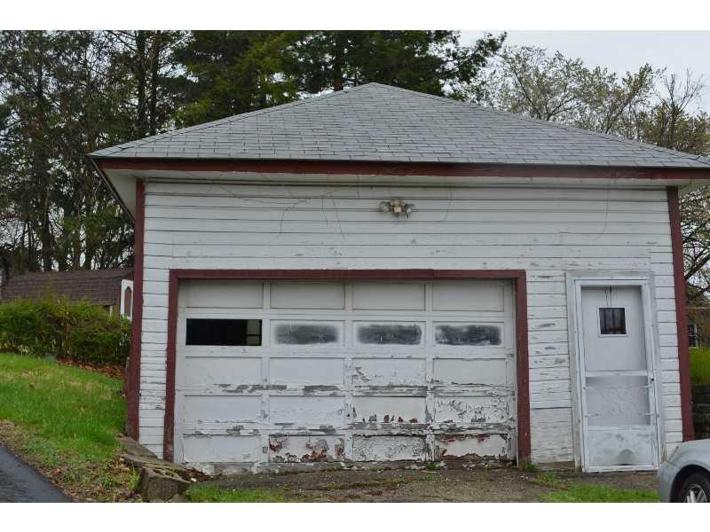 1000 Middletown Road Ingram, PA 15205 - Photo 14 of 17 Parking Lot/Garage.