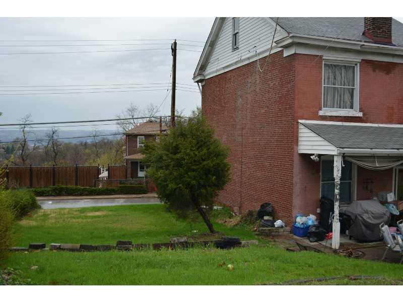1000 Middletown Road Ingram, PA 15205 - Photo 16 of 17 Yard/Garden.