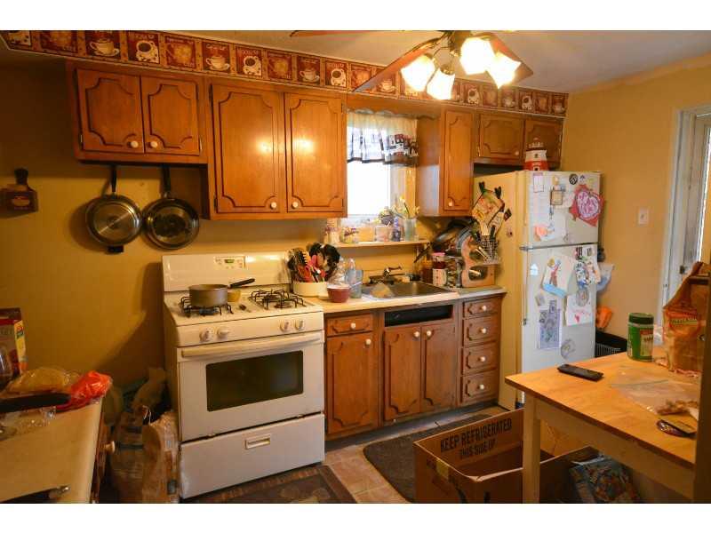 1000 Middletown Road Ingram, PA 15205 - Photo 5 of 17 Kitchen.
