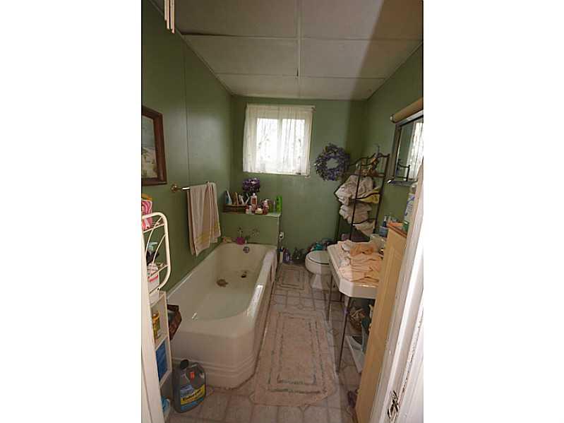 1000 Middletown Road Ingram, PA 15205 - Photo 8 of 17 Full Bath.