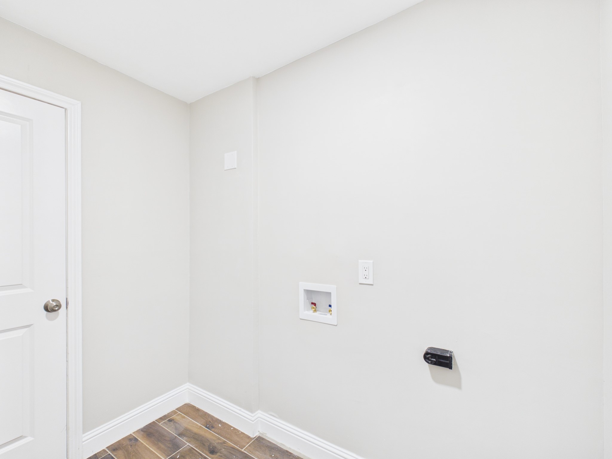 7903 Secretariat Lane Houston, TX 77071 - Photo 16 of 36 Laundry room