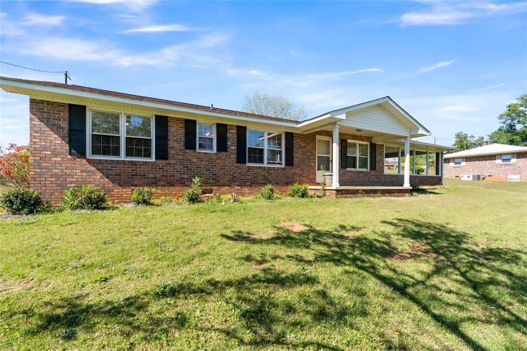 404 Dalton Road Seneca, SC 29678 - Photo 4 of 30 Gallery Image 4
