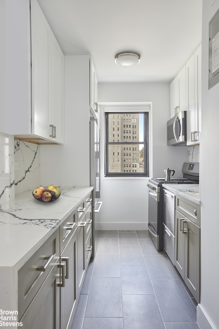 345 East 80th Street, Unit 14K Manhattan, NY 10075 - Photo 3 of 8