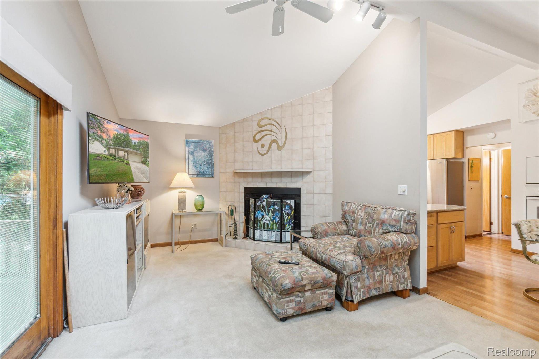 42519 Park Ridge Road Novi, MI 48375 - Photo 11 of 25 Corner fireplace!