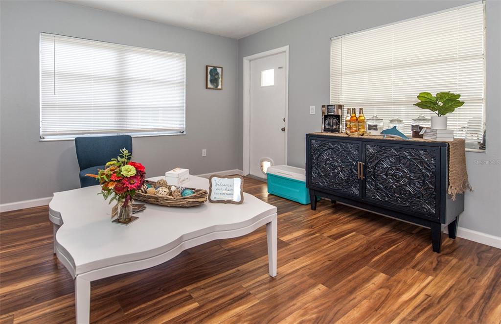 140 Columbia Road Venice, FL 34293 - Photo 20 of 30 a living room with furniture and a table
