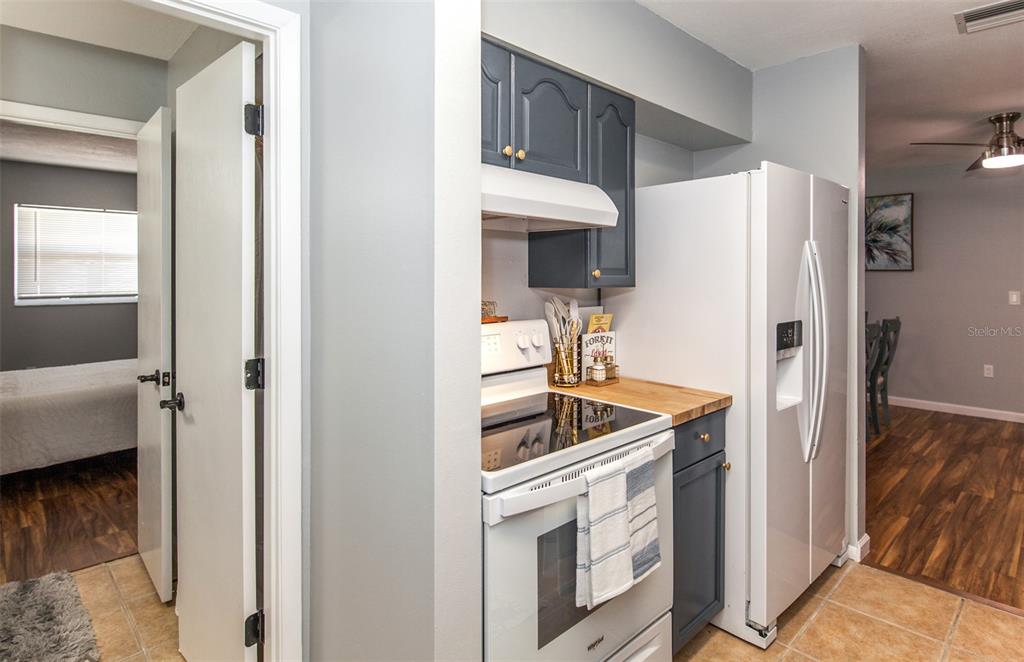 140 Columbia Road Venice, FL 34293 - Photo 7 of 30 a kitchen with stainless steel appliances granite countertop a refrigerator a stove and a sink with wooden floor
