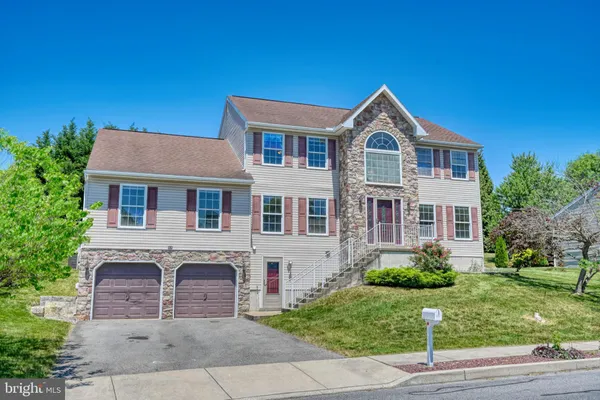 $489,900 | 221 Longview Drive, Reading, PA 19608