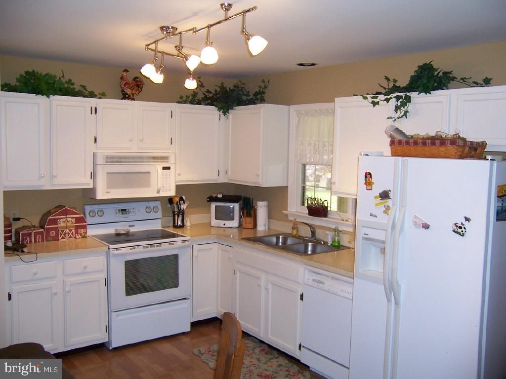 308 Delp Road Lancaster, PA 17601 - Photo 2 of 9 Gallery Image 2