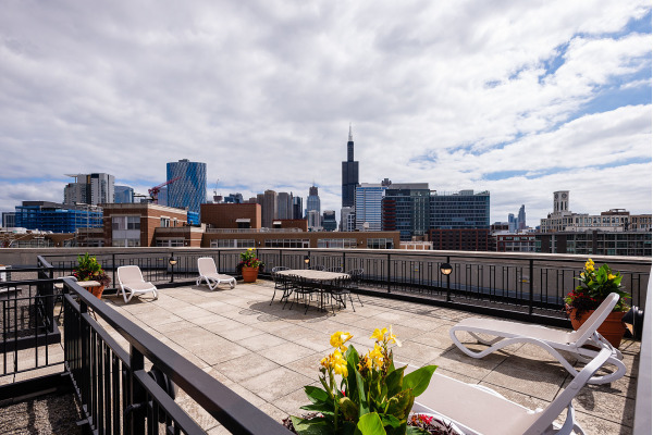 1000 West Adams Street, Unit 706 Chicago, IL 60607 - Photo 9 of 9 a view of a terrace with sitting area