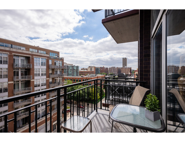 1000 West Adams Street, Unit 706 Chicago, IL 60607 - Photo 4 of 9 a view of city from balcony