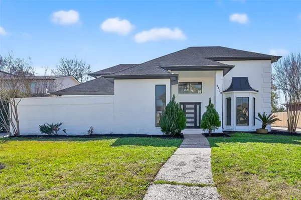 $565,000 | 3138 Country Club Boulevard, Stafford, TX 77478